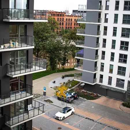 Urban Space 80 - Free Parking Wroclaw